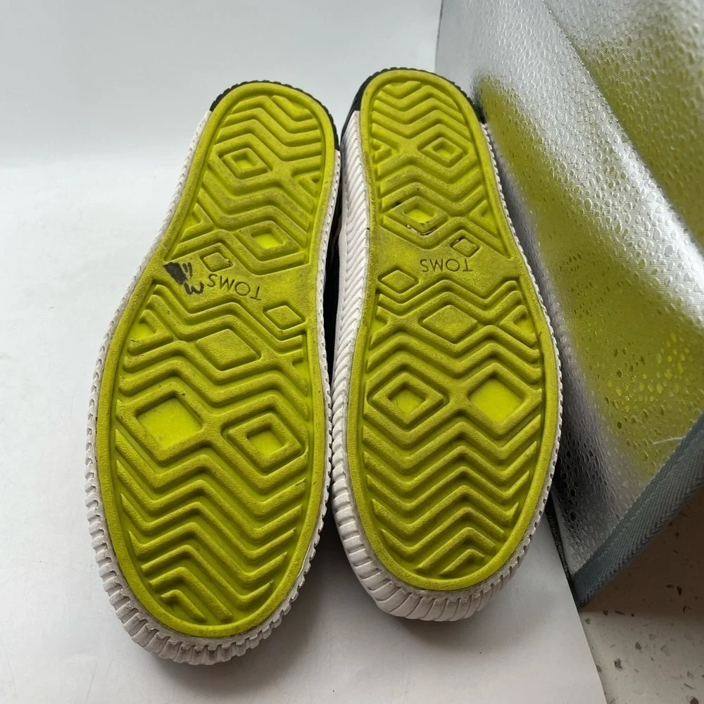 Toms cheetah print women’s sneakers size 5.5